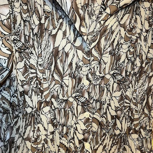 Covington Black and White Fitted Button Down Shirt - Picture 2 of 5